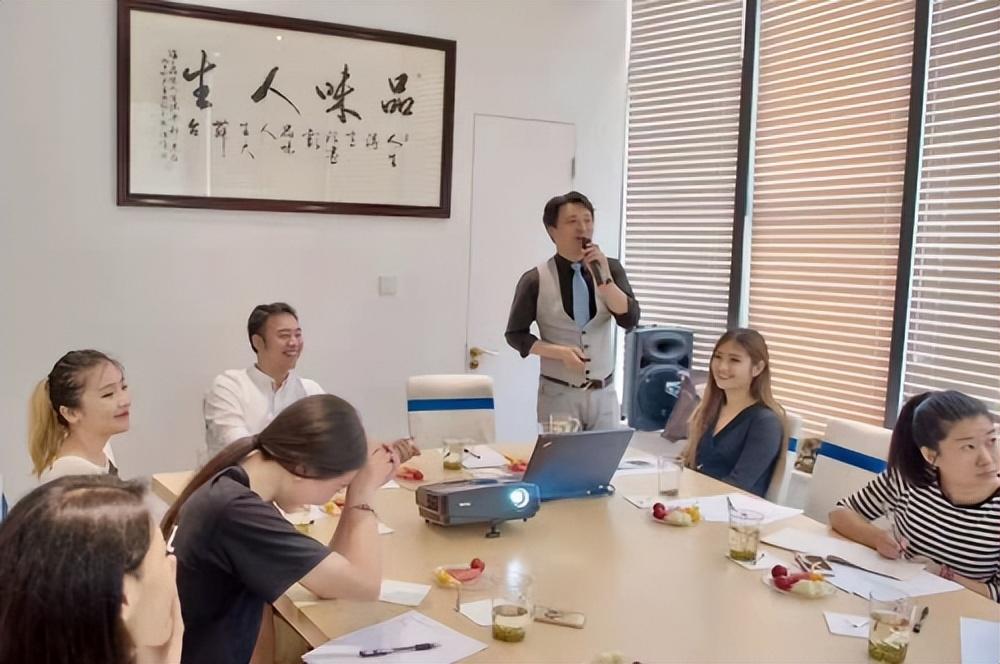 国家二级心理咨询师江峰举办女性婚姻与情感研讨班